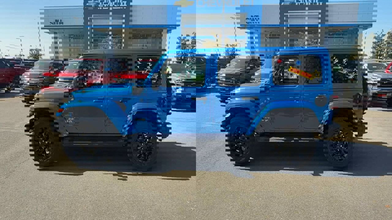 Used 2021 Jeep Wrangler Unlimited Sahara w/ Cold Weather Group image 4