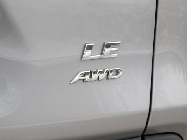Used 2022 Toyota RAV4 LE image 37