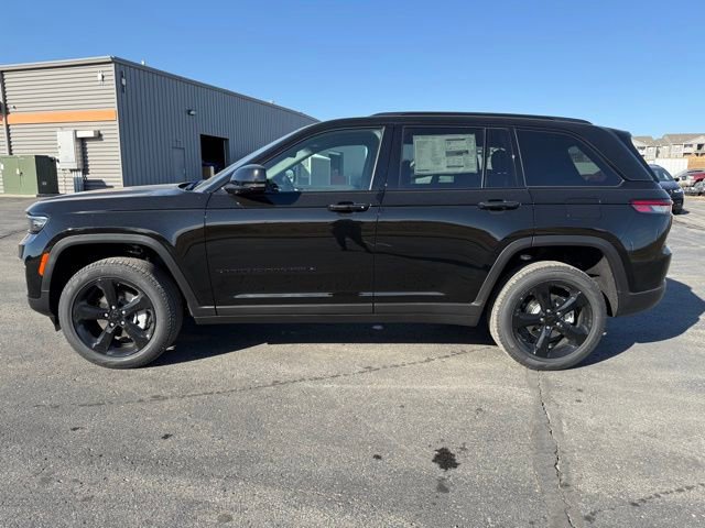 New 2025 Jeep Grand Cherokee Limited w/ Black Appearance Package RWD image 3