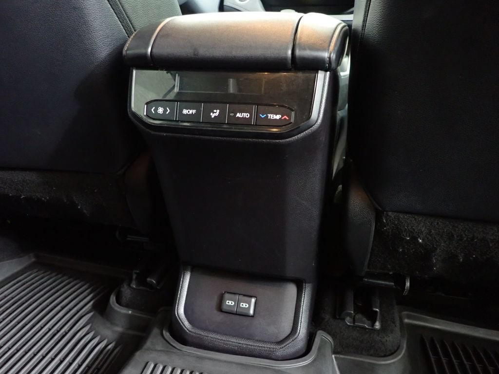 Used 2023 Toyota Highlander XLE AWD/4WD image 37