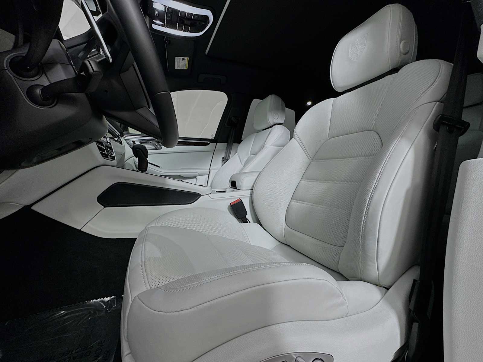 Certified 2025 Porsche Macan S image 5