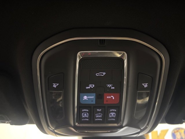 Used 2023 Jeep Grand Cherokee Limited image 51