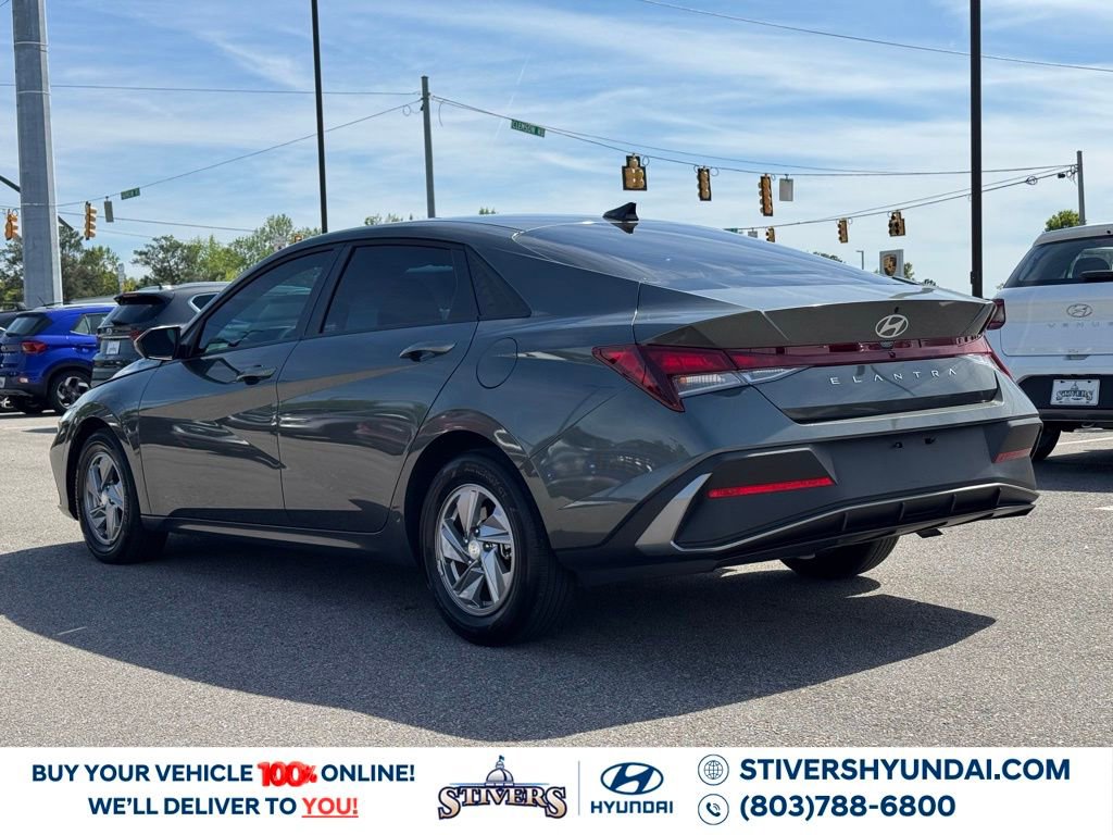 Used 2025 Hyundai Elantra SE image 11