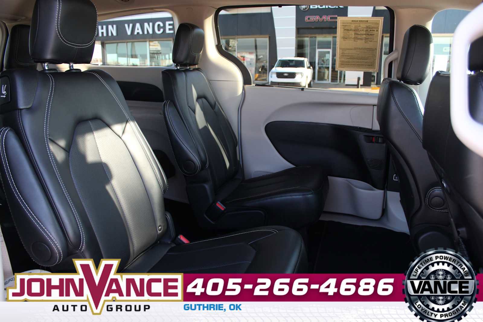 Used 2024 Chrysler Pacifica Touring-L image 18