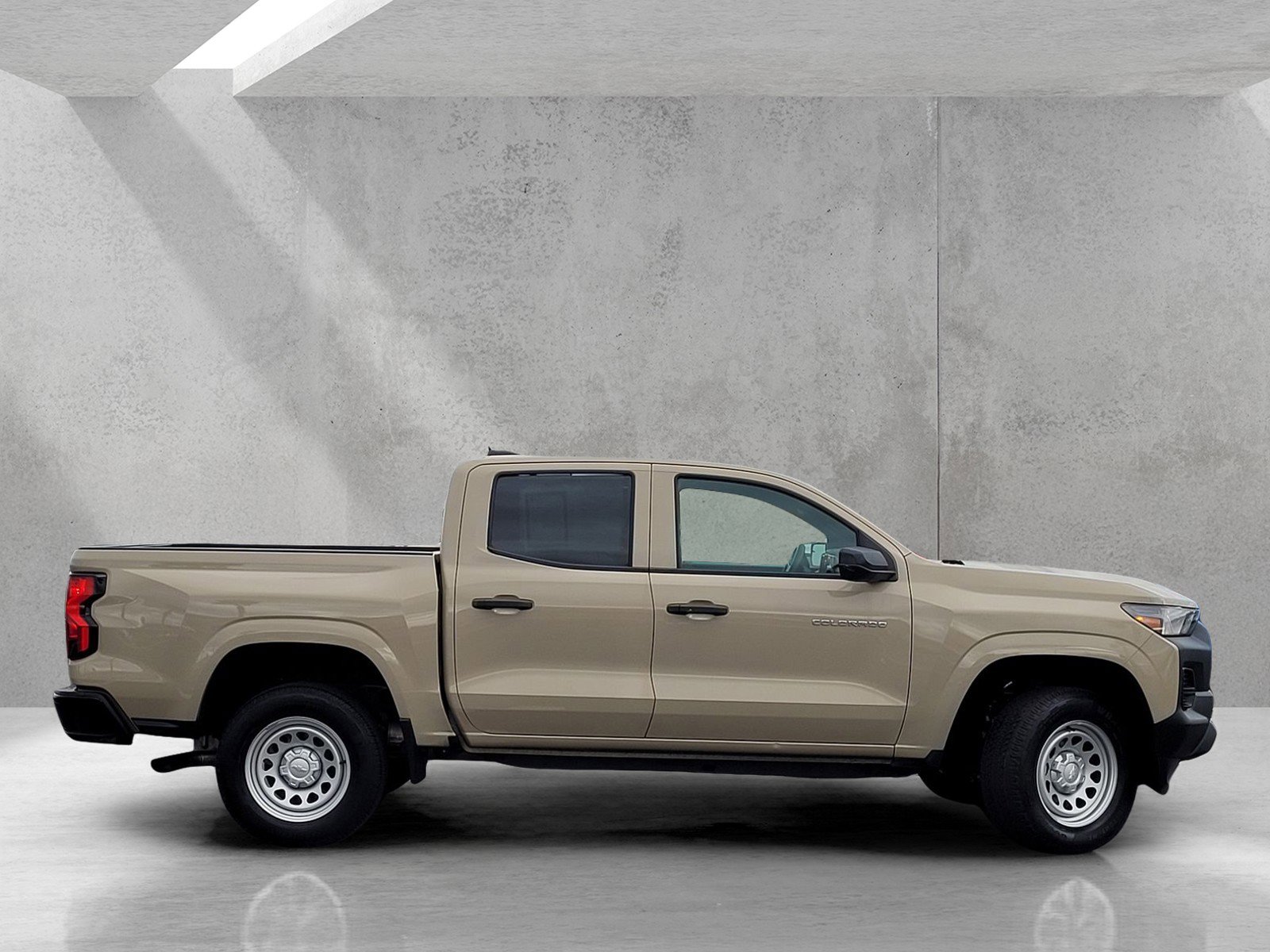 Used 2024 Chevrolet Colorado W/T image 3