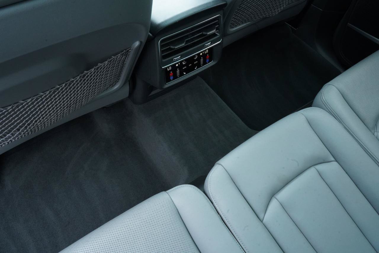 Used 2025 Audi SQ7 Premium Plus AWD/4WD image 47