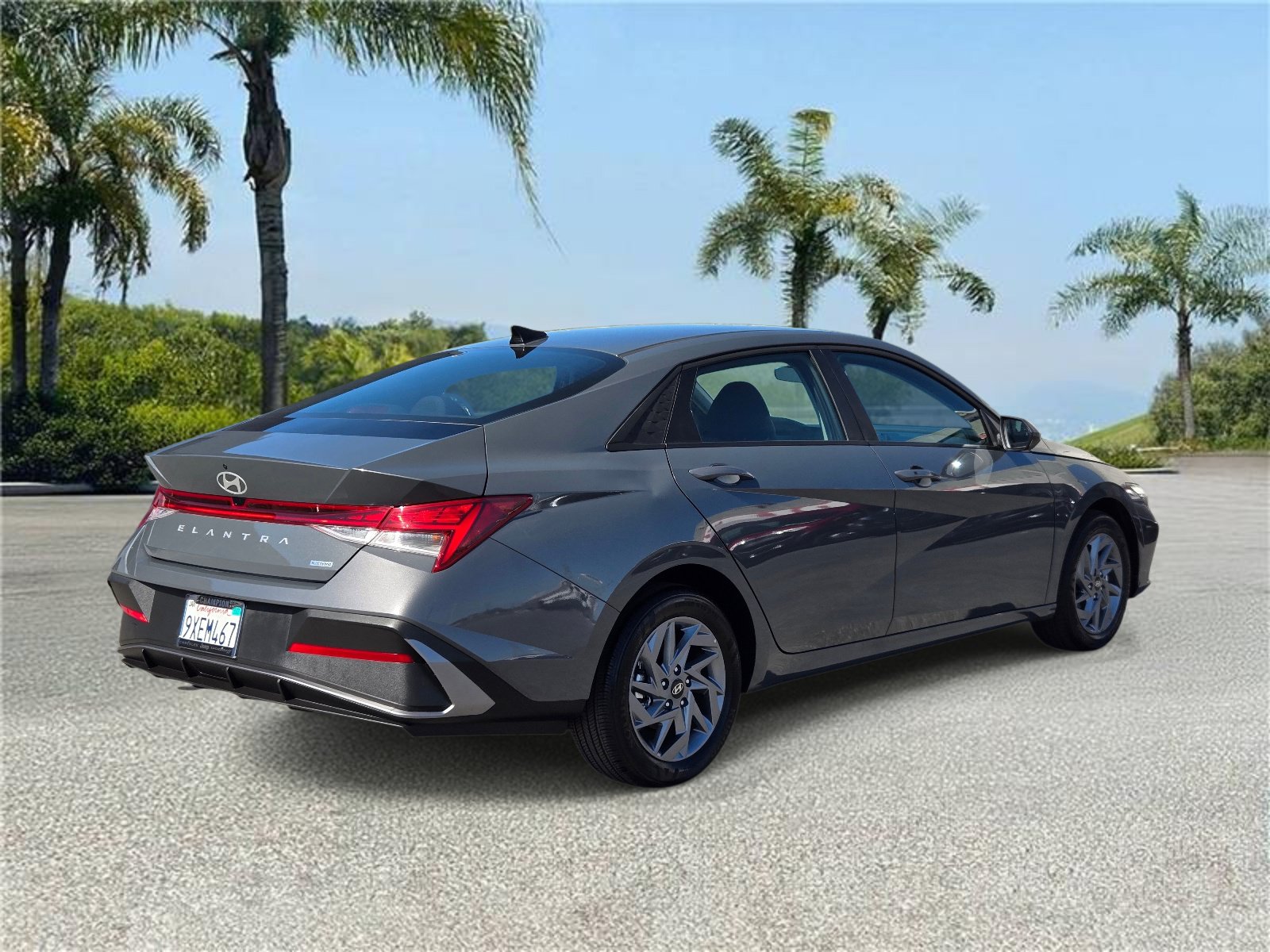 Used 2026 Hyundai Elantra Hybrid FWD image 4