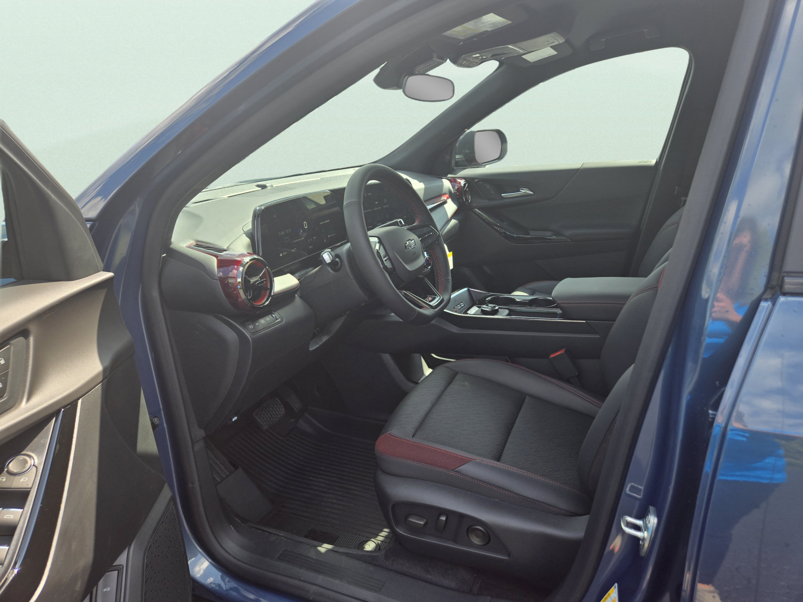 New 2027 Chevrolet Equinox RS w/ LPO, Floor Liner Package AWD/4WD image 3