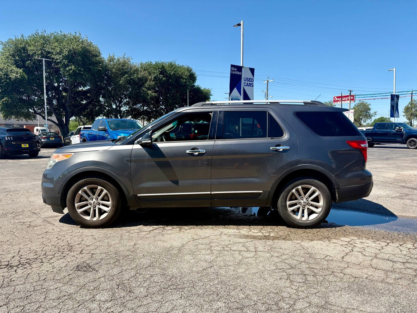 Used 2015 Ford Explorer XLT w/ Equipment Group 202A FWD image 4