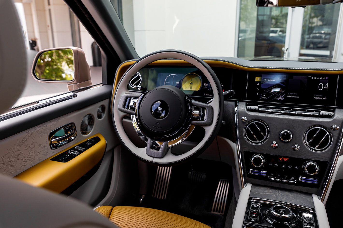 Certified 2025 Rolls-Royce Cullinan AWD/4WD image 39