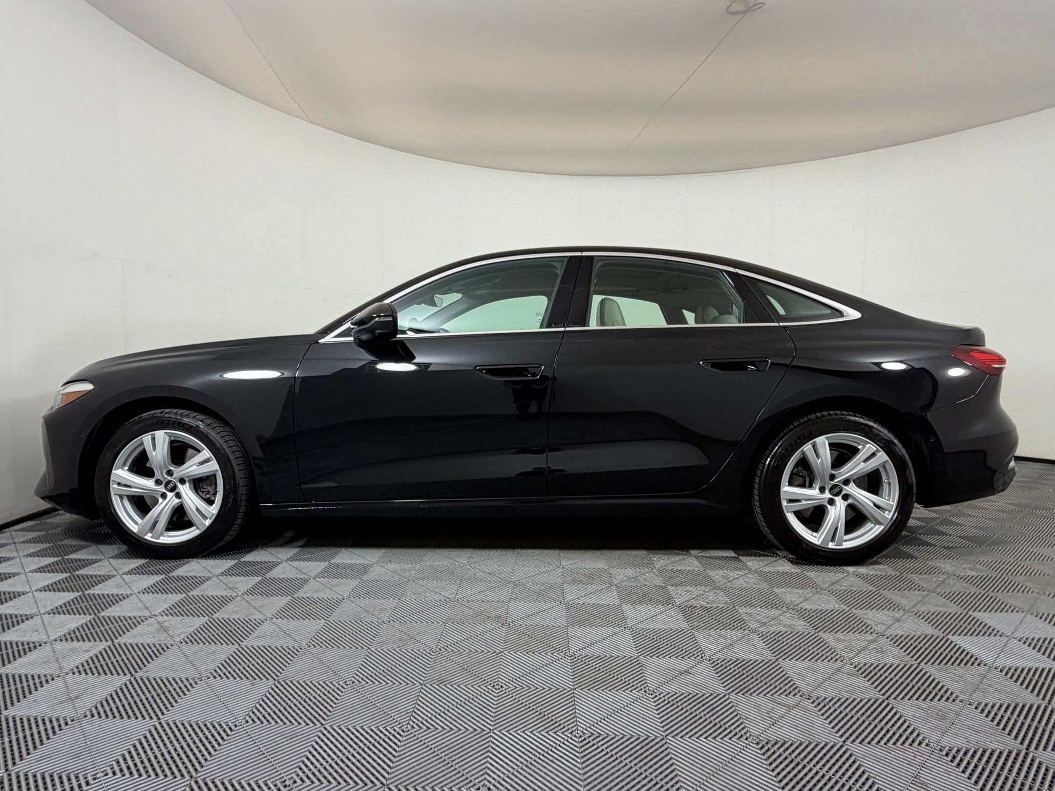 Used 2025 Audi A5 2.0T Premium w/ Convenience Package AWD/4WD image 2