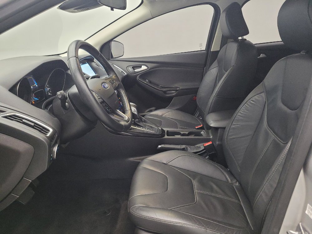 Used 2016 Ford Focus Titanium w/ Titanium Technology Package FWD image 17