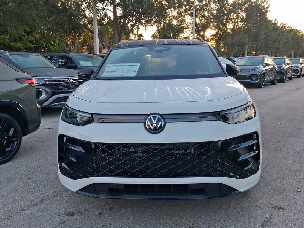 New 2026 Volkswagen Tiguan SE R-Line FWD image 2