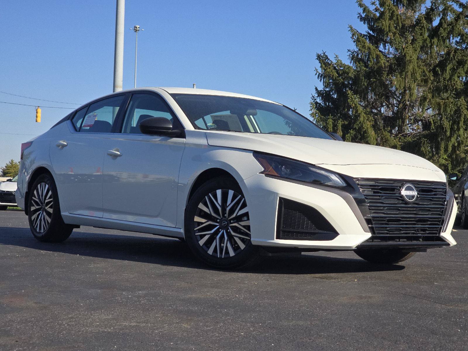 New 2026 Nissan Altima 2.5 SV FWD image 2