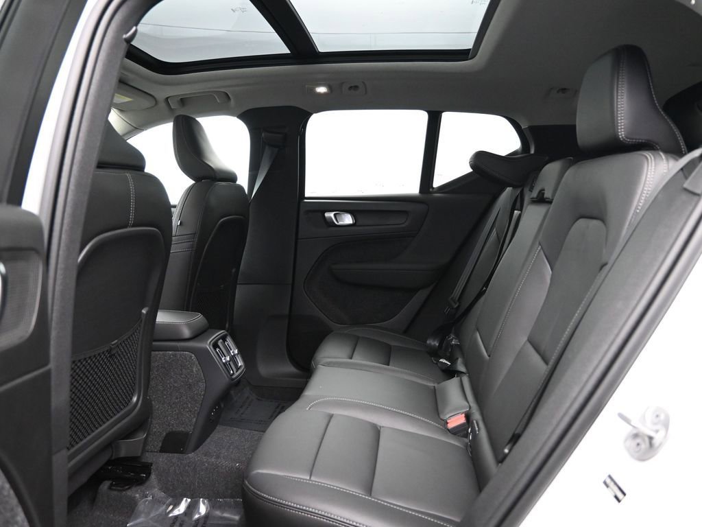 New 2025 Volvo XC40 B5 Core w/ Protection Package Premier image 24