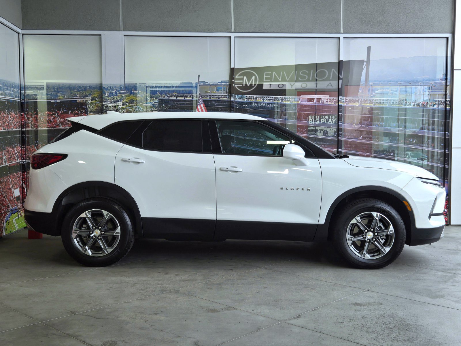 Used 2025 Chevrolet Blazer LT FWD image 6