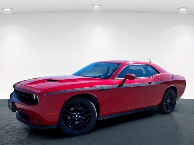 Used 2018 Dodge Challenger SXT w/ Blacktop Package RWD image 2