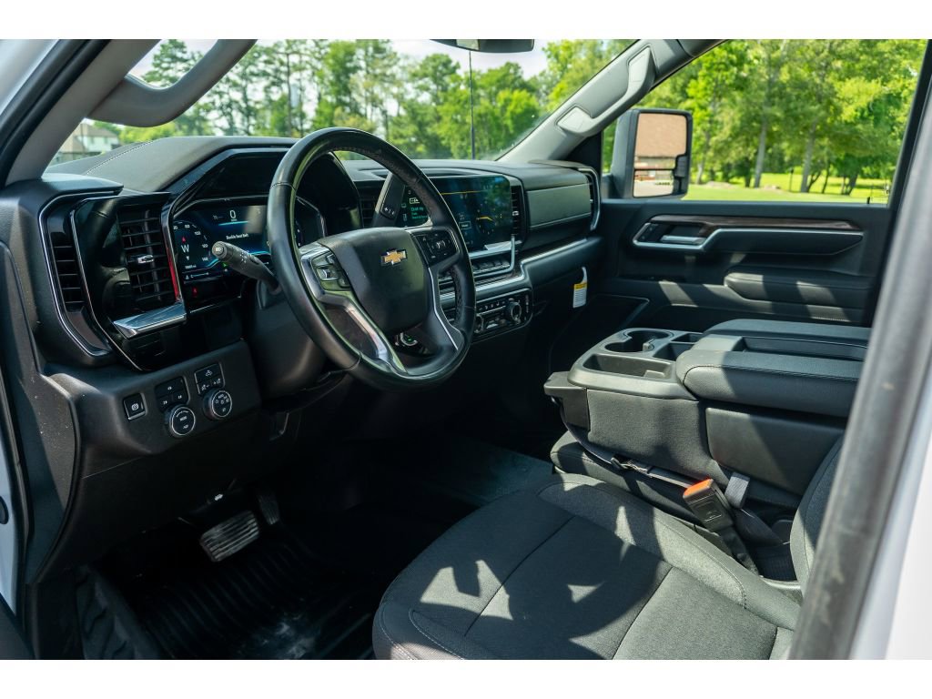 Used 2025 Chevrolet Silverado 2500 LT w/ Convenience Package AWD/4WD image 10