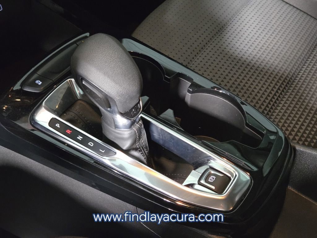Used 2024 Chevrolet Trax LT w/ Driver Confidence Package FWD image 23