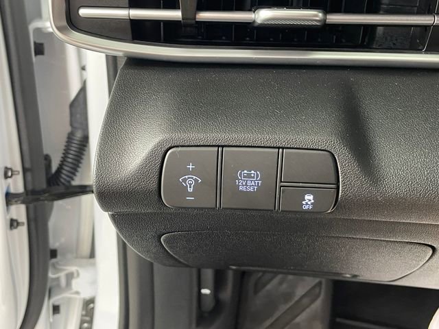 Used 2025 Hyundai Elantra Hybrid FWD image 15