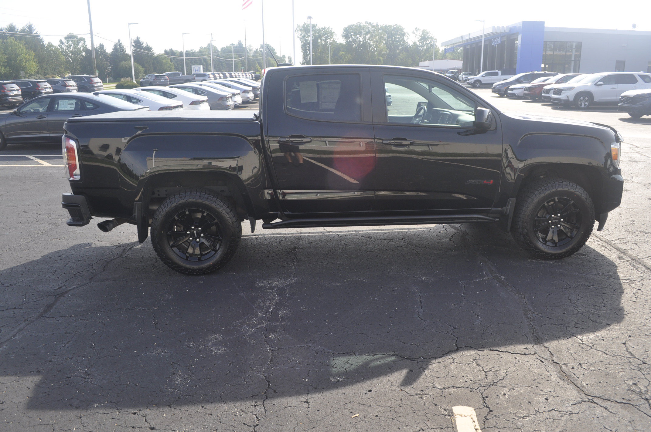 Used 2022 GMC Canyon AT4 AWD/4WD image 8