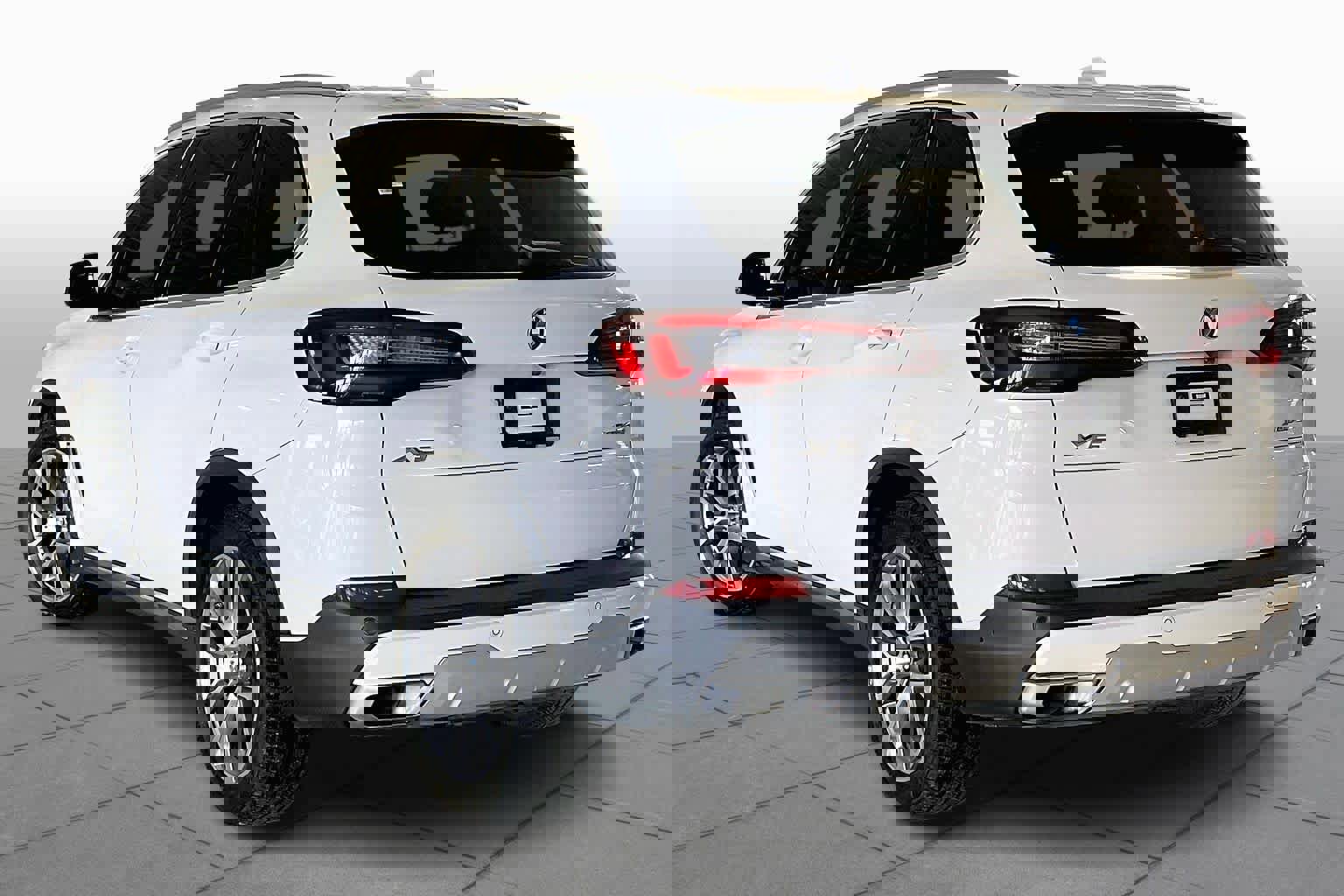 Used 2023 BMW X5 xDrive40i w/ Premium Package image 11