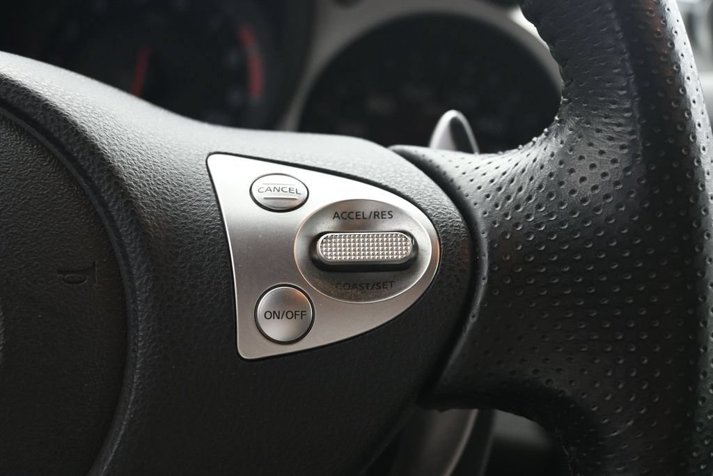 Used 2016 Nissan 370Z Coupe RWD image 18