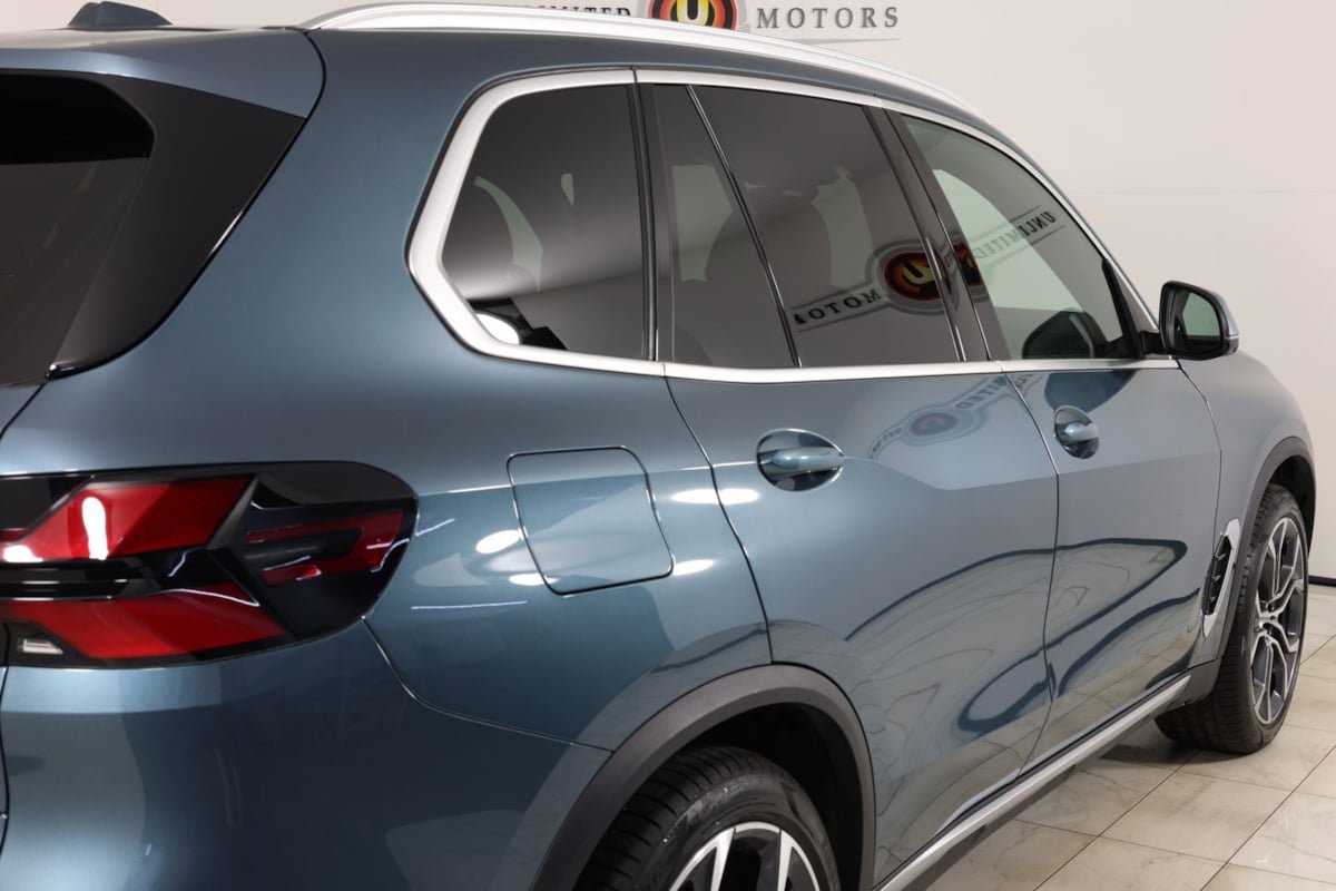 Used 2024 BMW X5 xDrive40i w/ Premium Package AWD/4WD image 45