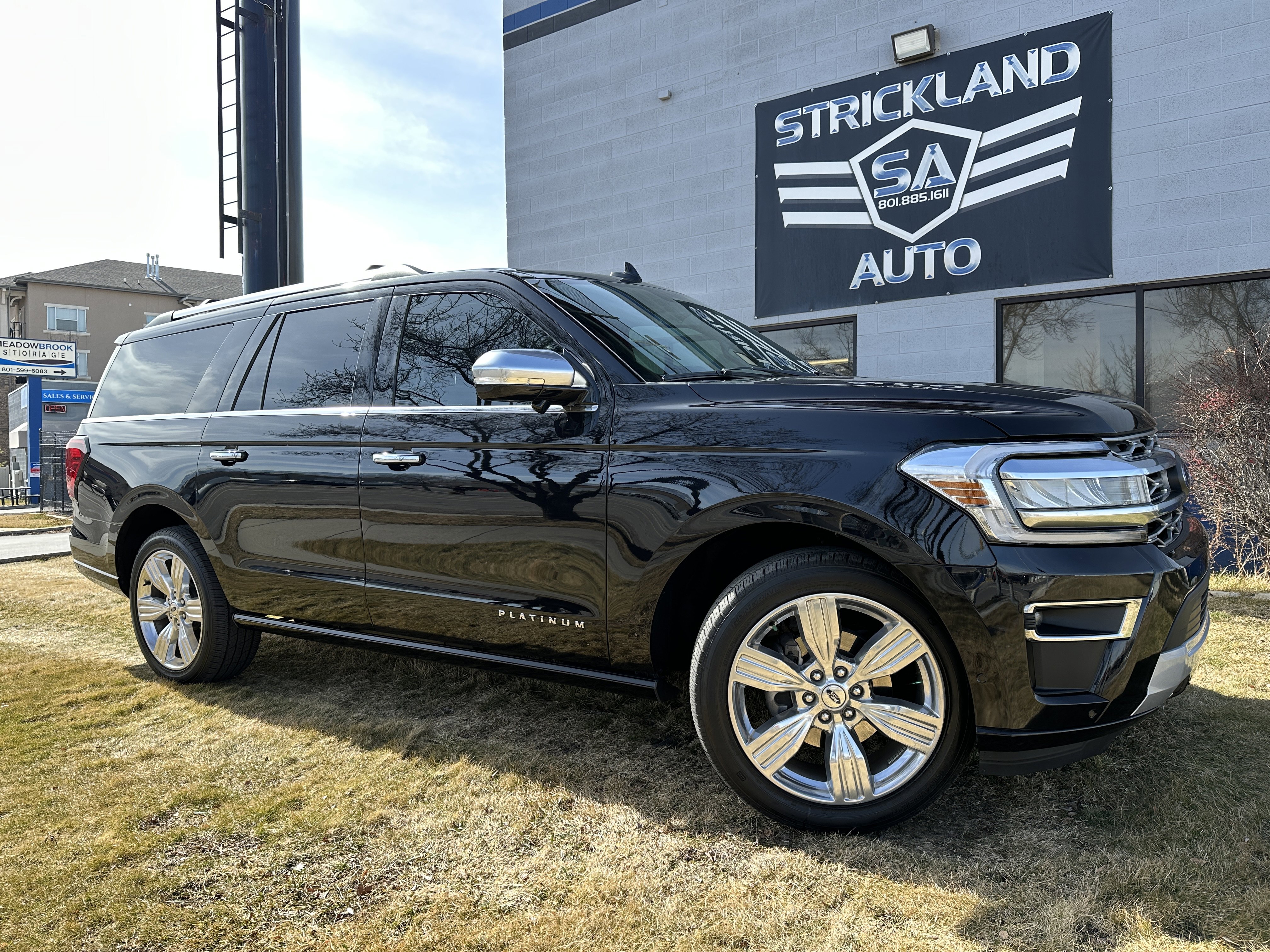 Used 2024 Ford Expedition Max Platinum AWD/4WD image 1