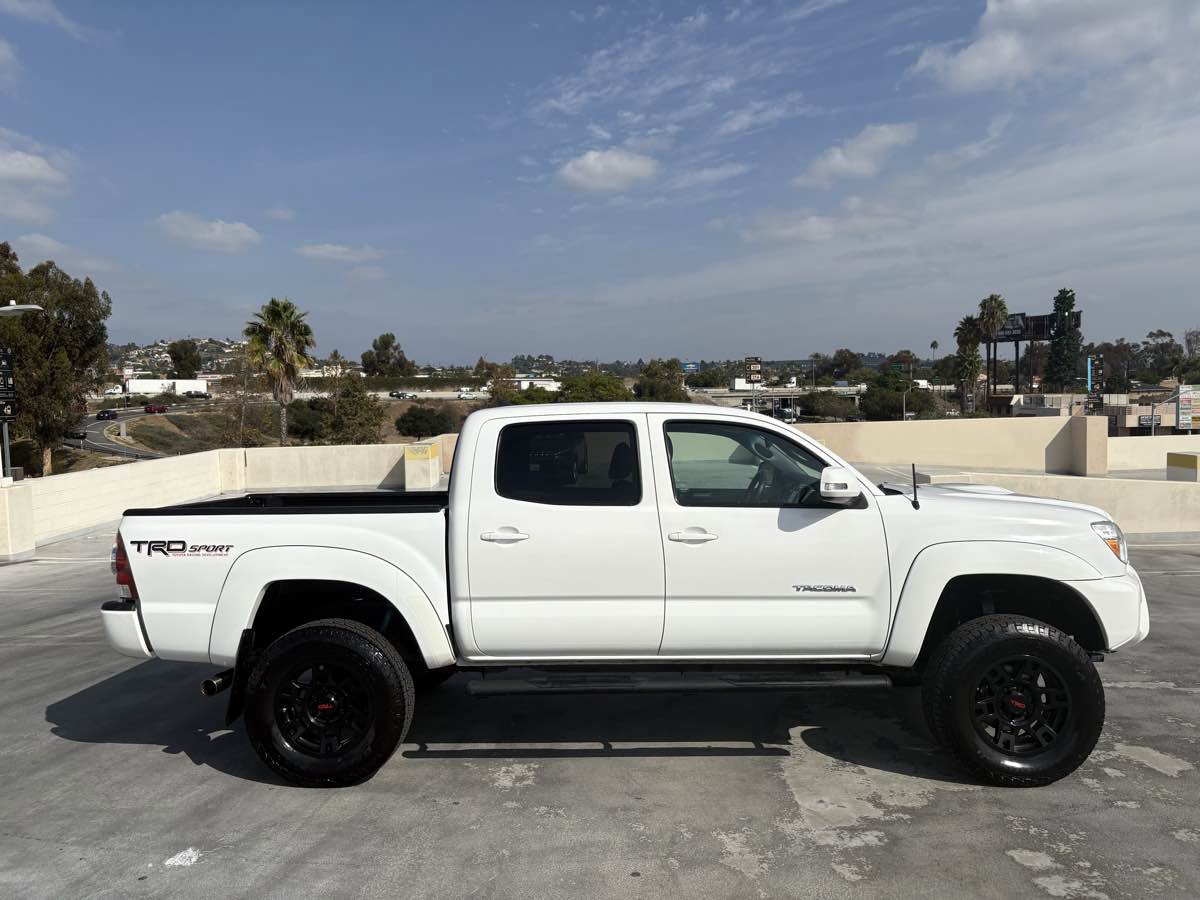 Used 2014 Toyota Tacoma PreRunner image 37