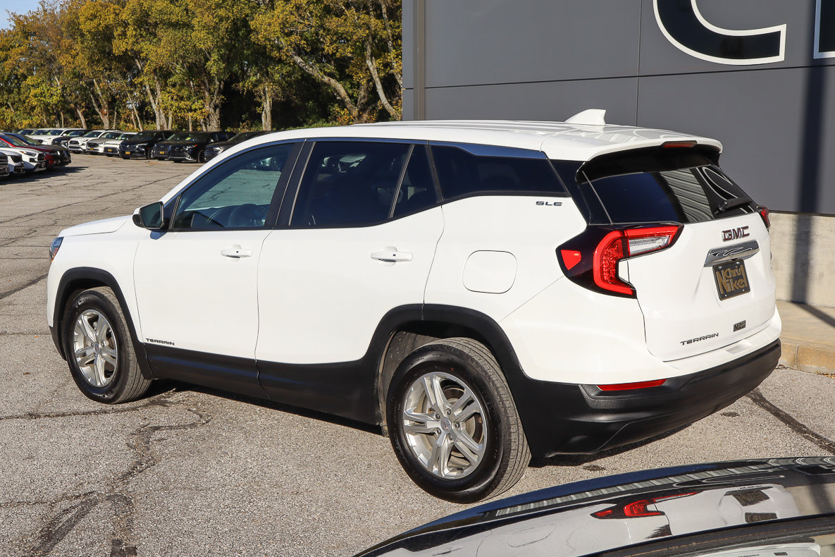Used 2024 GMC Terrain SLE image 6