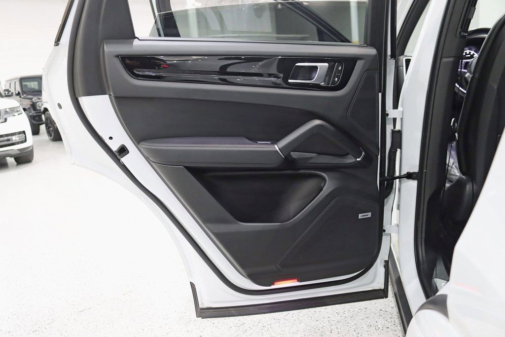 Used 2022 Porsche Cayenne Platinum Edition image 37