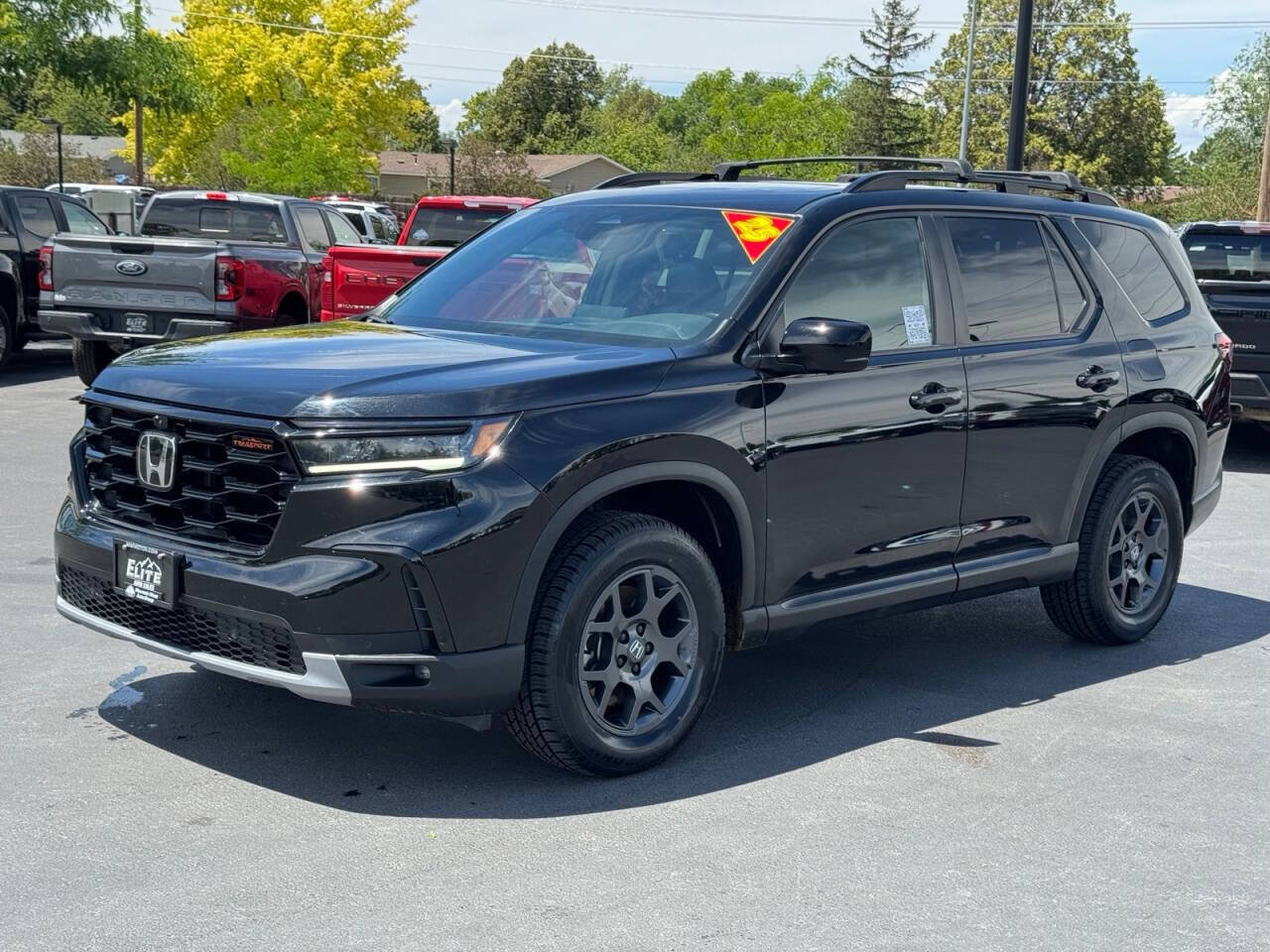 Used 2025 Honda Pilot TrailSport image 3
