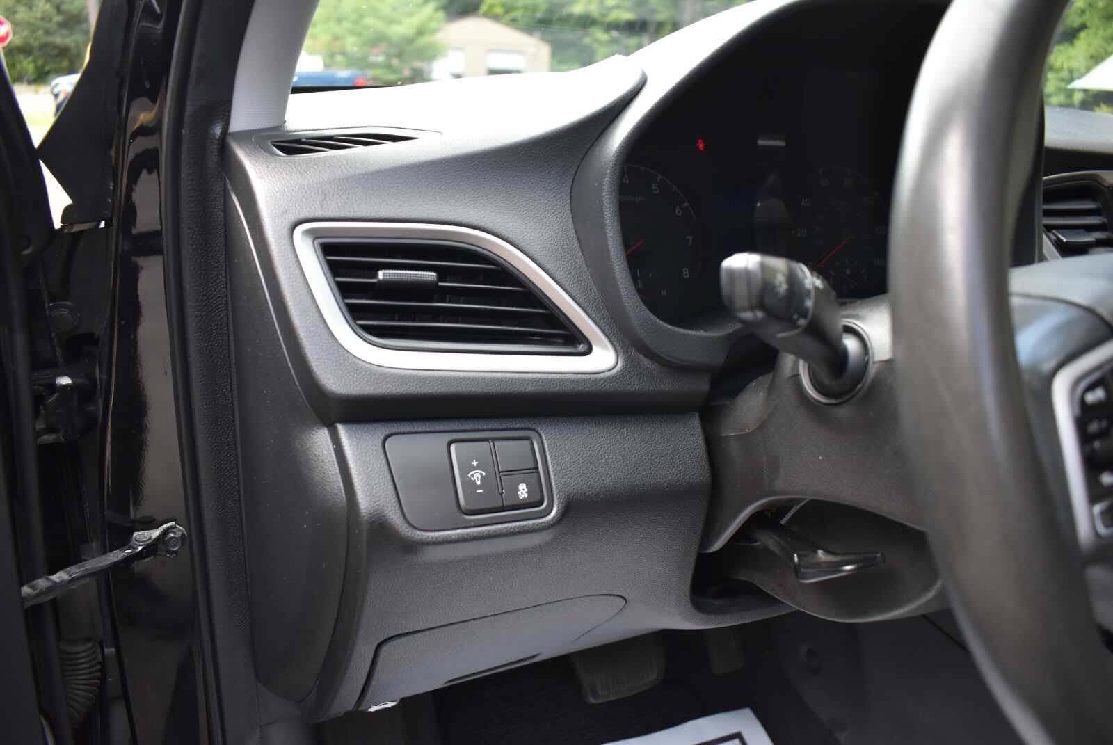 Used 2020 Hyundai Accent SE FWD image 58