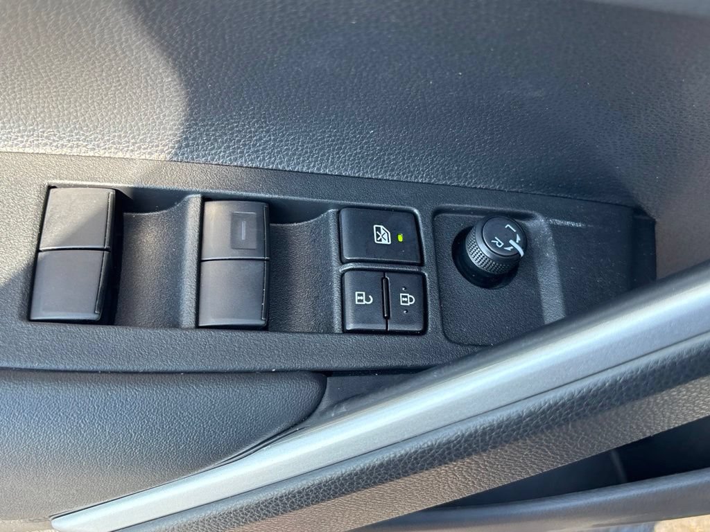 Used 2026 Toyota Corolla Cross XLE w/ Convenience Package FWD image 8