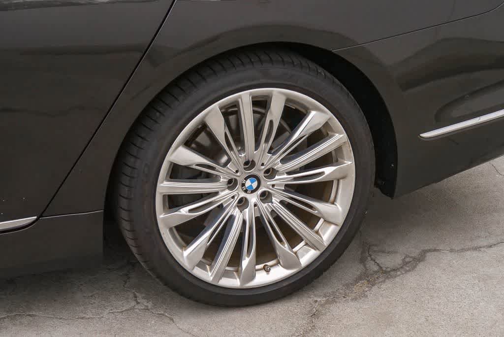 Used 2017 BMW 750i RWD image 6