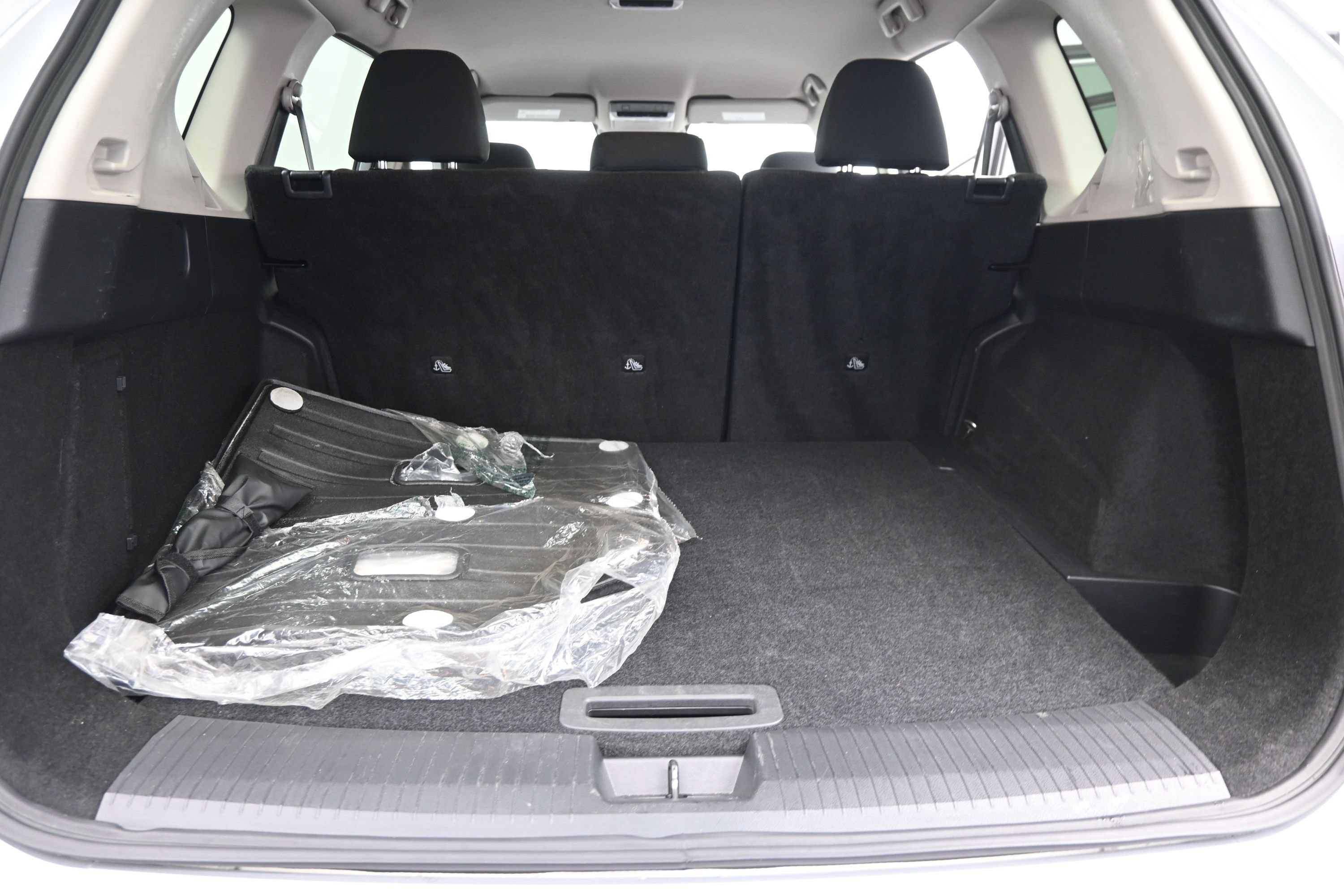 Used 2025 Nissan Rogue SV FWD image 13