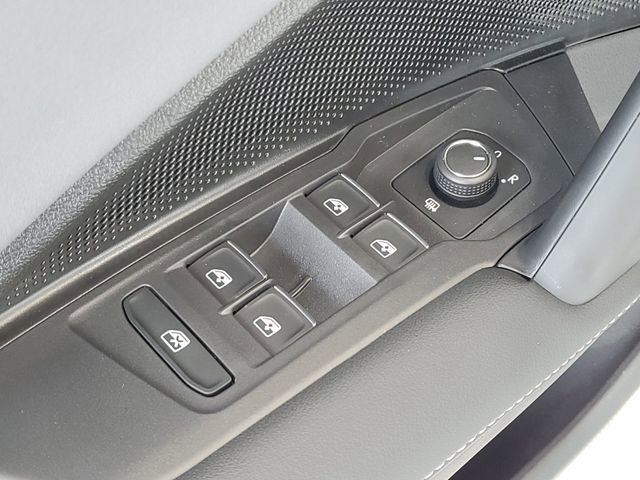 New 2026 Volkswagen Tiguan SE R-Line AWD/4WD image 18
