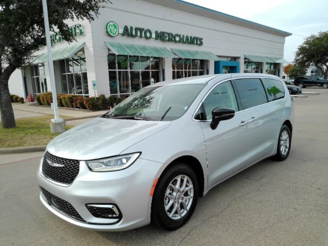Used 2024 Chrysler Pacifica Touring-L FWD image 1