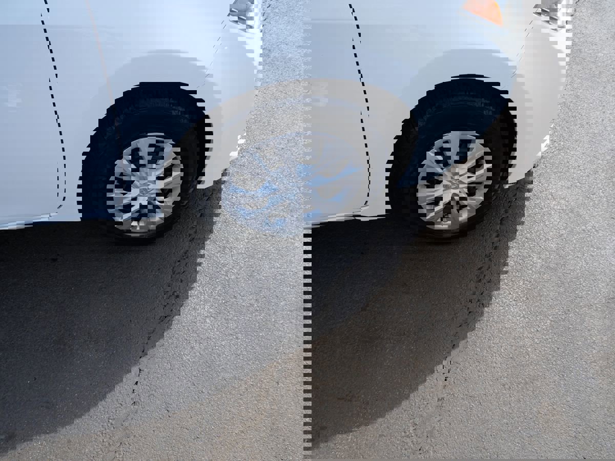 Used 2016 Toyota Corolla L image 32