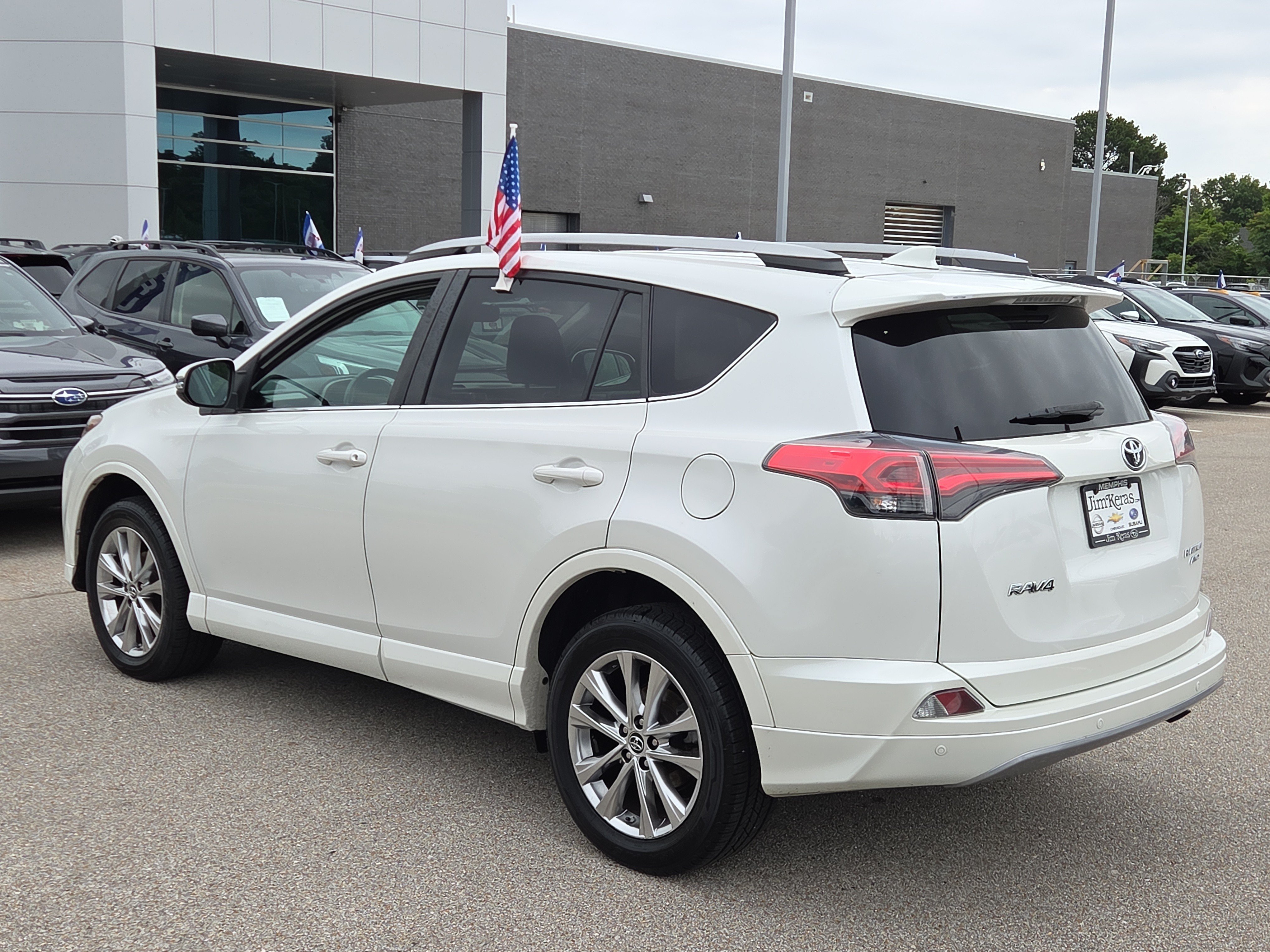 Used 2018 Toyota RAV4 Platinum AWD/4WD image 5
