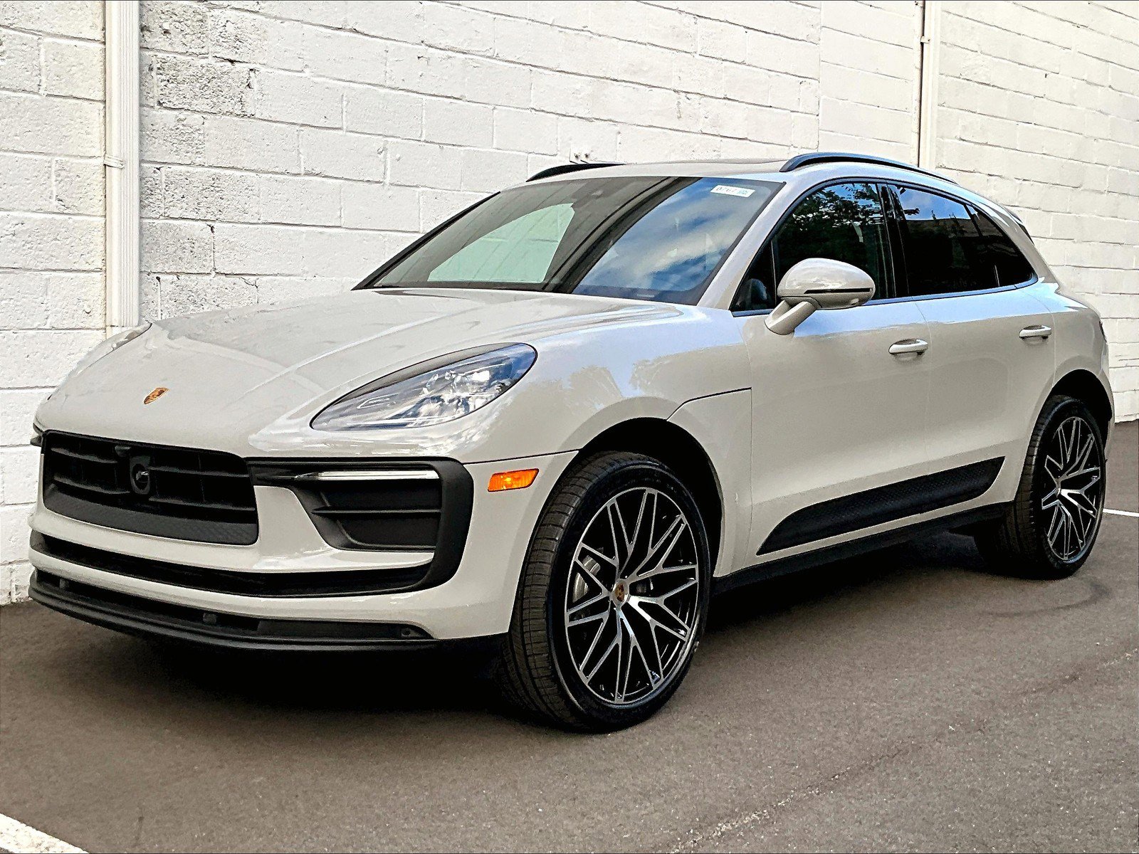 New 2026 Porsche Macan image 1