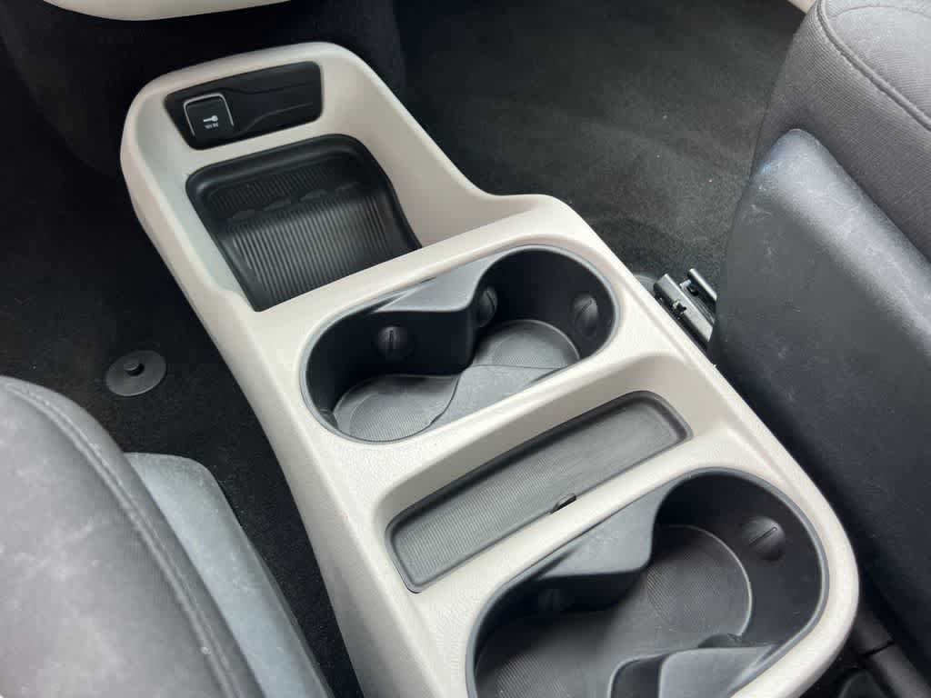Used 2022 Chrysler Voyager LX FWD image 32
