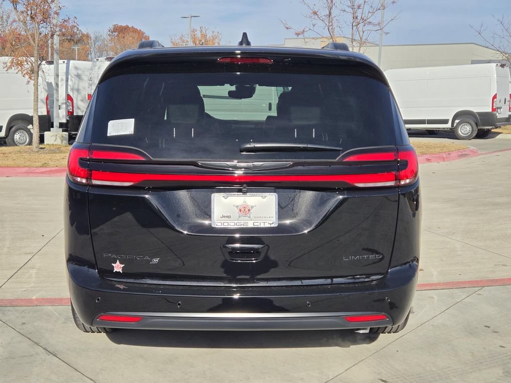 New 2026 Chrysler Pacifica Limited w/ S Appearance Package FWD image 4