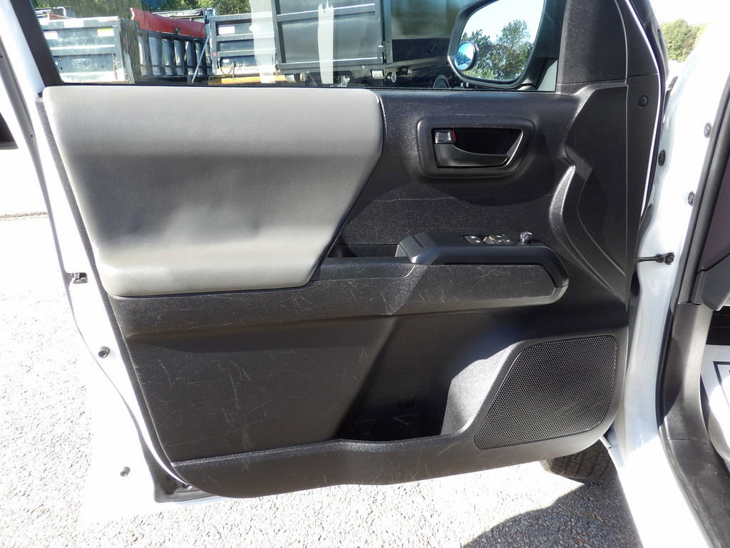 Used 2022 Toyota Tacoma SR image 14
