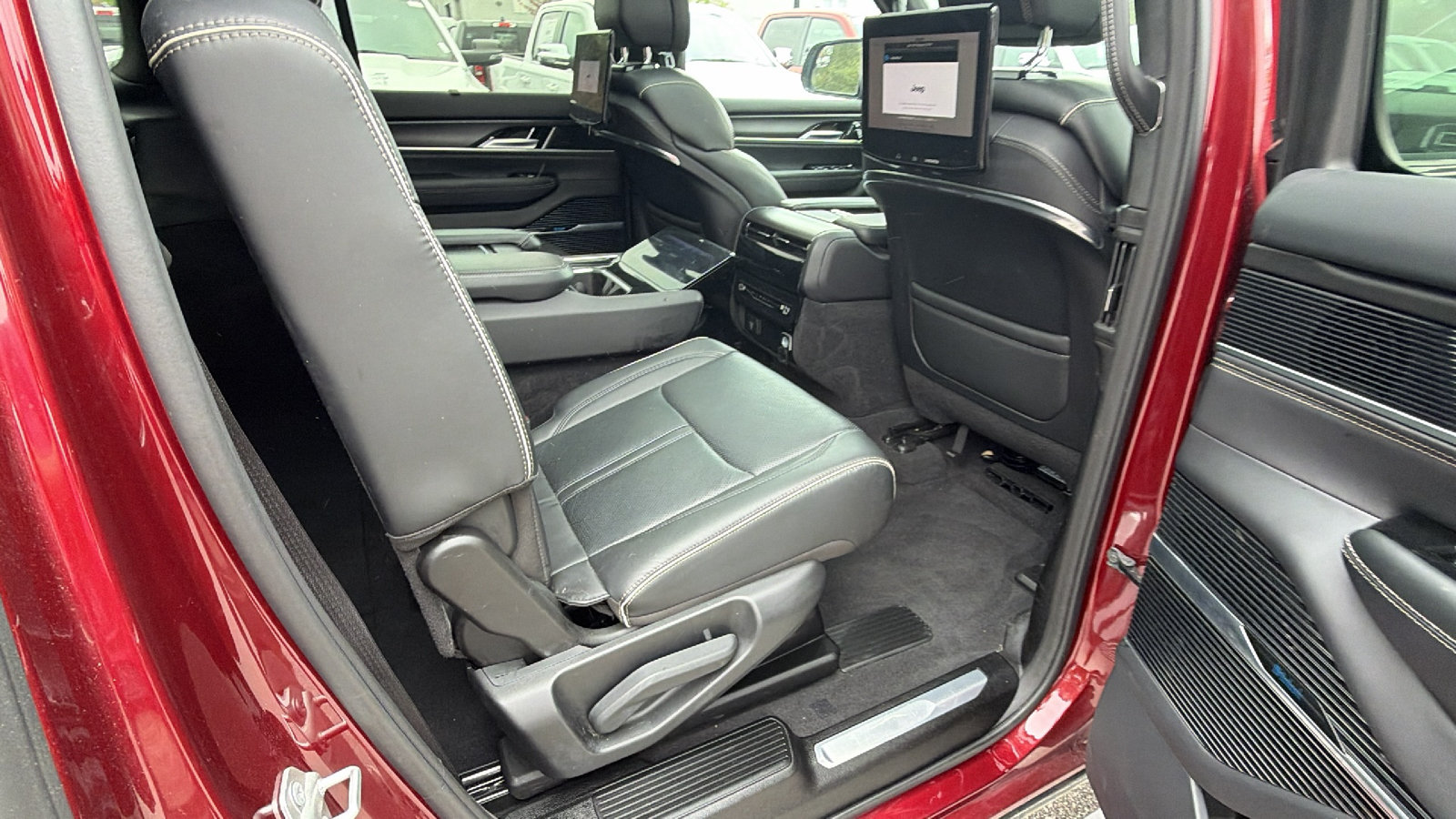 Used 2025 Jeep Grand Wagoneer Series II Obsidian w/ Quick Order Packagew 28T AWD/4WD image 22
