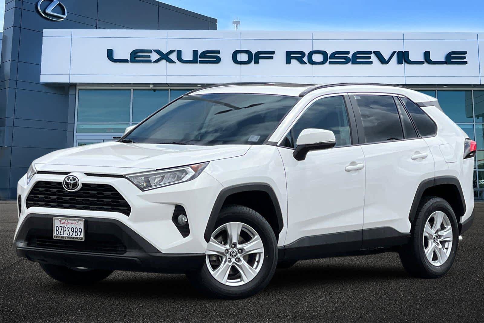 Used 2021 Toyota RAV4 XLE w/ Convenience Package FWD image 1
