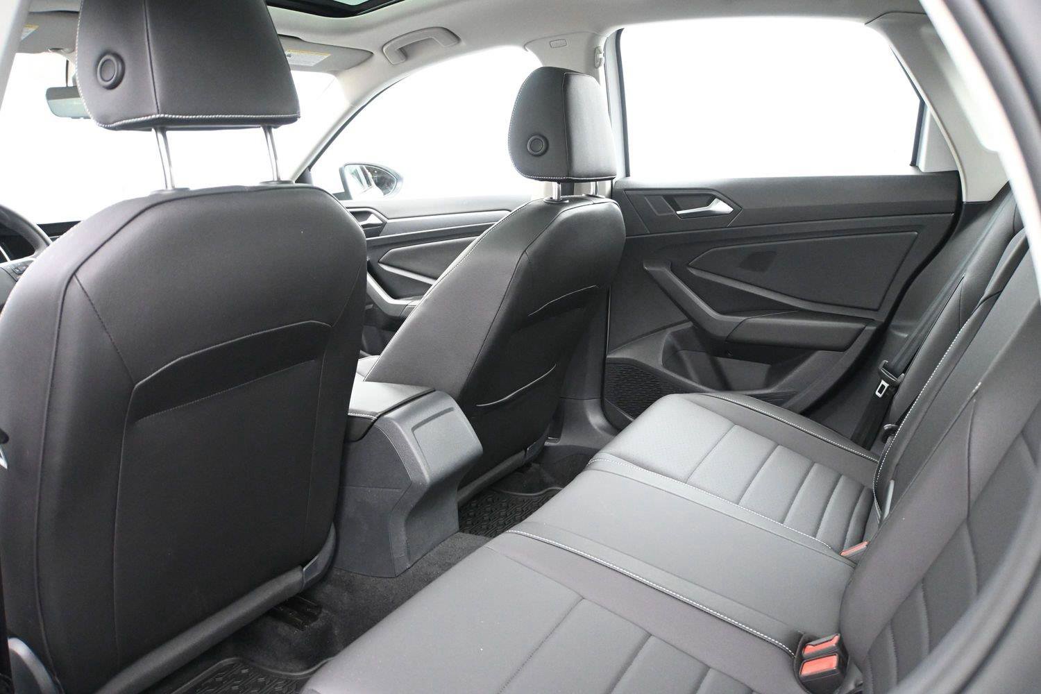 Used 2023 Volkswagen Jetta SE w/ Panoramic Sunroof Package FWD image 9