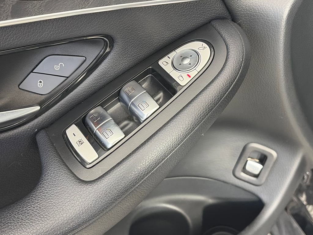 Used 2018 Mercedes-Benz GLC 300 4MATIC image 26