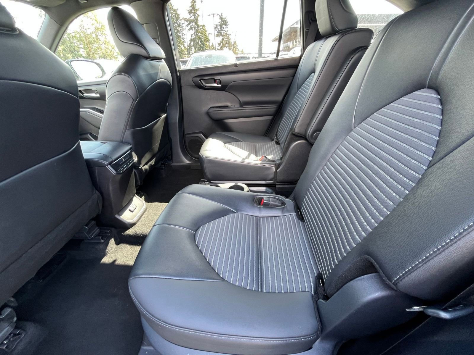 Used 2025 Toyota Highlander XSE image 27